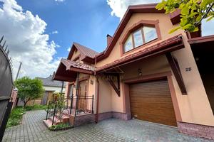 будинок за адресою Івасюка, 28
