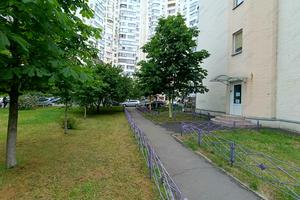 комерційна за адресою Левка Лук'яненка вул. (Маршала Тимошенка), 13-А