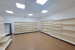 комерційна за адресою Довженка вул., 2-А