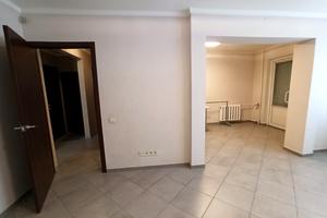 комерційна за адресою Празька вул., 32