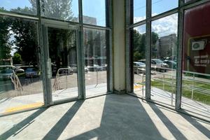 комерційна за адресою Романа Шухевича вул. (Курчатова), 1