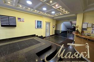 комерційна за адресою Володимирська вул., 44