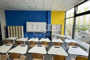 комерційна за адресою Василя Стуса вул., 65