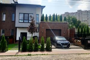 будинок за адресою Професора Караваєва вул.