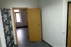 комерційна за адресою Раїси Окіпної вул., 8