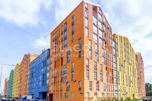 комерційна за адресою Регенераторна вул., 4 к7