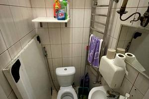 комерційна за адресою Данила Галицького пл., 4