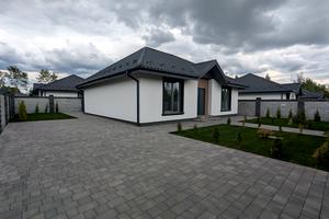 будинок за адресою Успішна, 45