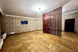 комерційна за адресою Жилянська вул., 72-А