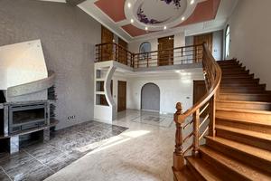 будинок за адресою Грушевського Михайла, 1