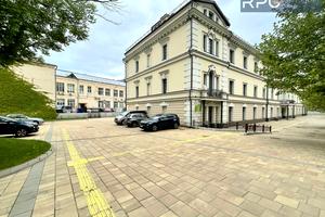 комерційна за адресою Лаврська вул. (Січневого Повстання), 16