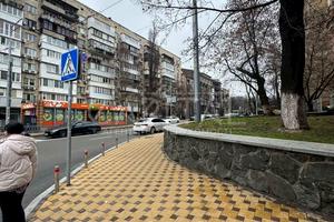 коммерческая по адресу Саксаганского ул., 84