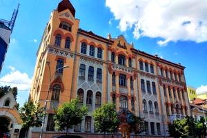 комерційна за адресою Володимирська вул., 10