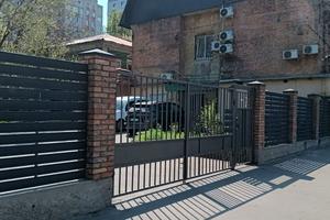 комерційна за адресою Батальйону 