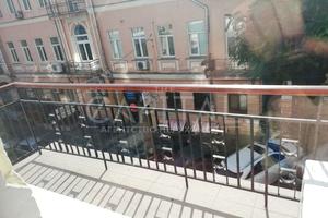 коммерческая по адресу Паторжинського, 4