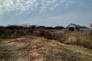 участок по адресу Лесі Українуи