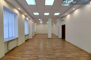 комерційна за адресою Володимирська вул., 4