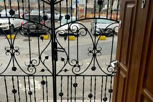 комерційна за адресою Дніпровська набережна вул., 13