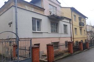 комерційна за адресою Юліана Буцманюка вул., 92а