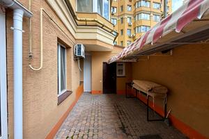 комерційна за адресою Миру вул., 30