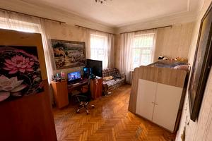 комерційна за адресою Саксаганського вул., 63/28