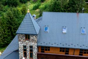 коммерческая по адресу Устияновича вул., 1