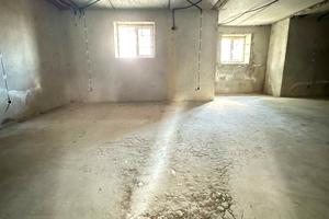 комерційна за адресою Двірська вул., 30