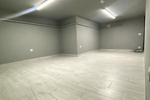 комерційна за адресою Шептицького вул., 100Б