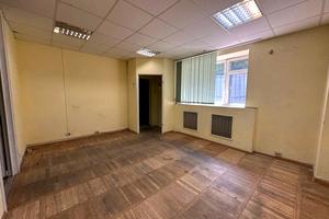 комерційна за адресою Кловський узвіз, 18