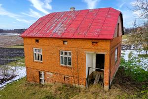 дом по адресу с. Колбаевичи, Привокзальна