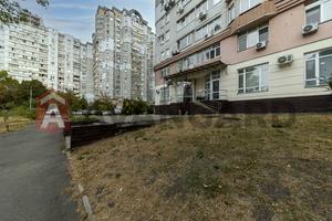 комерційна за адресою Миколи Амосова вул., 4