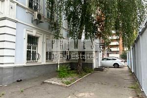 комерційна за адресою Саксаганського вул., 111-А