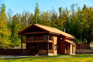 комерційна за адресою Лісова, 1