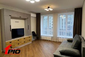 квартира за адресою Домбровського вул., 3