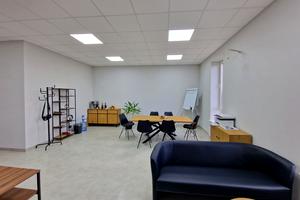 комерційна за адресою Центральна вул. (Чапаєва), 65