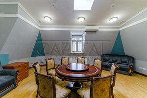 комерційна за адресою Липська вул., 10
