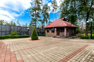 комерційна за адресою Патріарха Володимира Романюка вул. (Жовтнева), 2Б