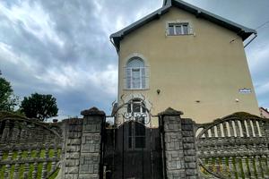 будинок за адресою с. Черніїв, коновальця, 4