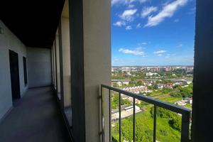 комерційна за адресою Надрічна вул., 8