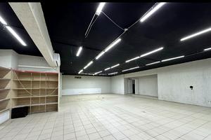 комерційна за адресою Володимирська вул., 103