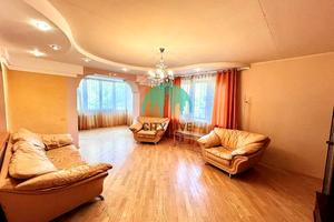квартира за адресою Карпатської Січі вул., 8