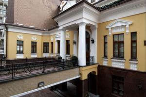 комерційна за адресою Володимирська вул., 49