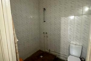 комерційна за адресою Листопадна вул., 16