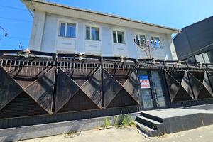 комерційна за адресою Приморська вул., 42
