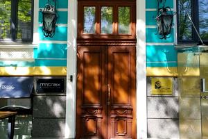 комерційна за адресою Володимирська вул., 4
