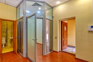 комерційна за адресою Анни Ахматової вул., 35