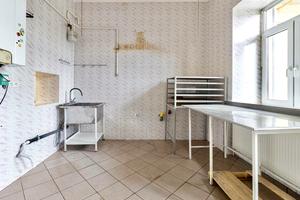 комерційна за адресою Вічева пл., 8