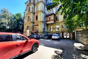 комерційна за адресою Саксаганського вул., 44