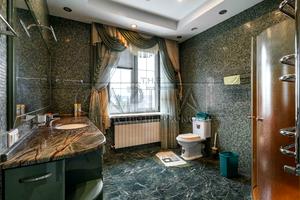 будинок за адресою с. Хлепча, центральна