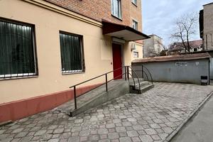 комерційна за адресою Українська, 5